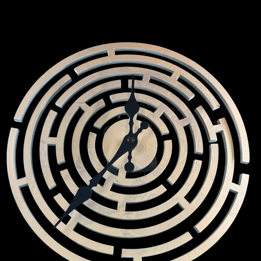 Modern Circular Maze Wall Clock, 3D Design, Metallic Finish